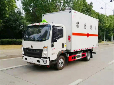 國六重汽豪沃藍(lán)牌防爆車駕駛室配置高,駕駛舒適,功能齊全