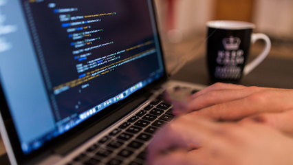 1024程序員節(jié) | 安徽新華電腦專修學(xué)院 軟件與網(wǎng)絡(luò)技術(shù)的創(chuàng)新開(kāi)發(fā)之路